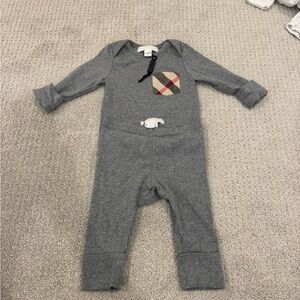 Burberry baby set